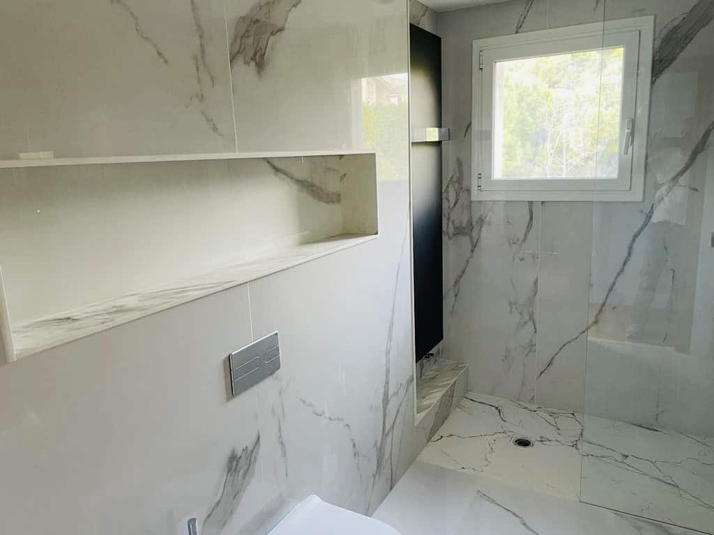 Reforma de baño estilo Moderno Minimalista en Barcelona