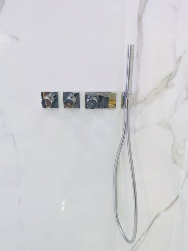 Reforma de baño estilo Moderno Minimalista en Barcelona