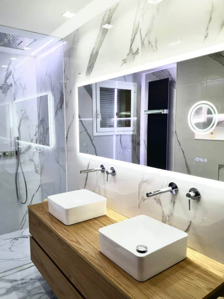 Reforma de baño estilo Moderno Minimalista en Barcelona