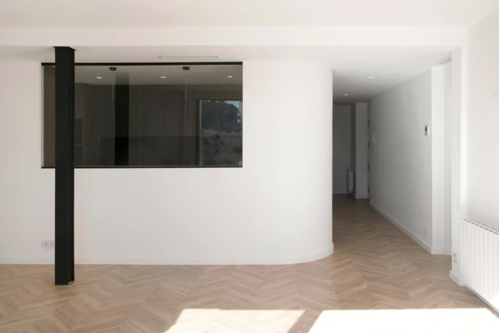 Reforma integral de piso estilo Moderno en Ciutat Jardí, Valencia