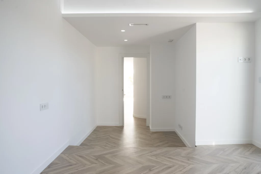 Reforma integral de piso estilo Moderno en Ciutat Jardí, Valencia
