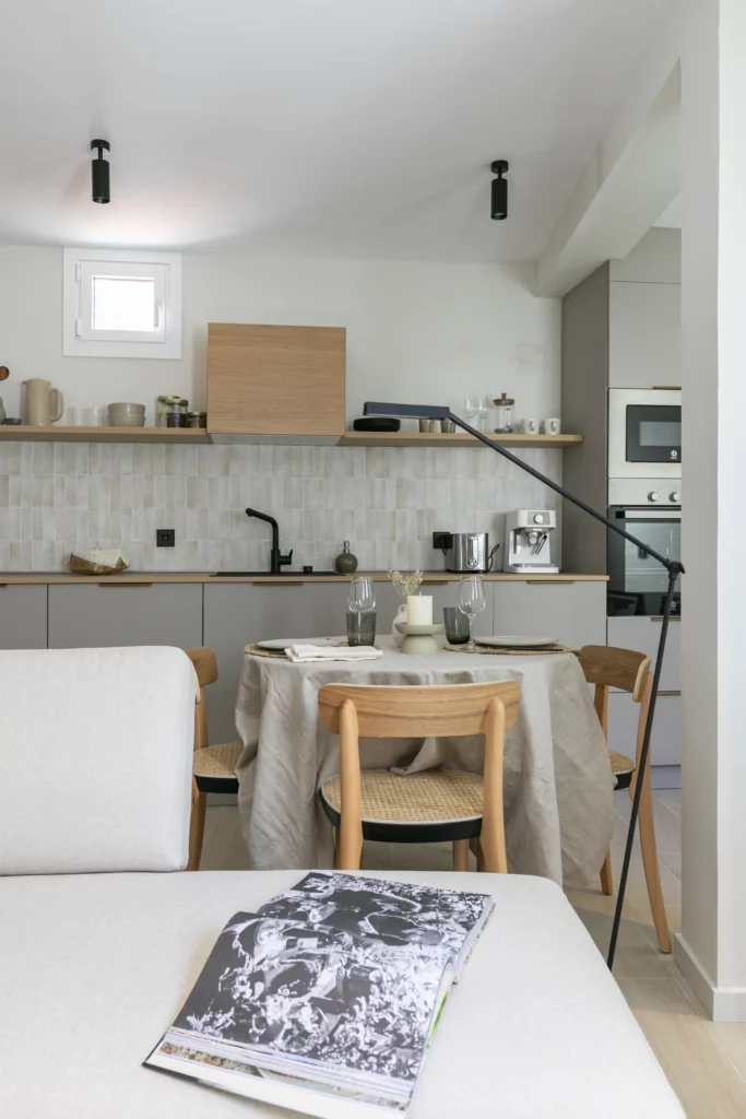 Reforma de piso estilo Minimalista en barrio Universidad, Madrid