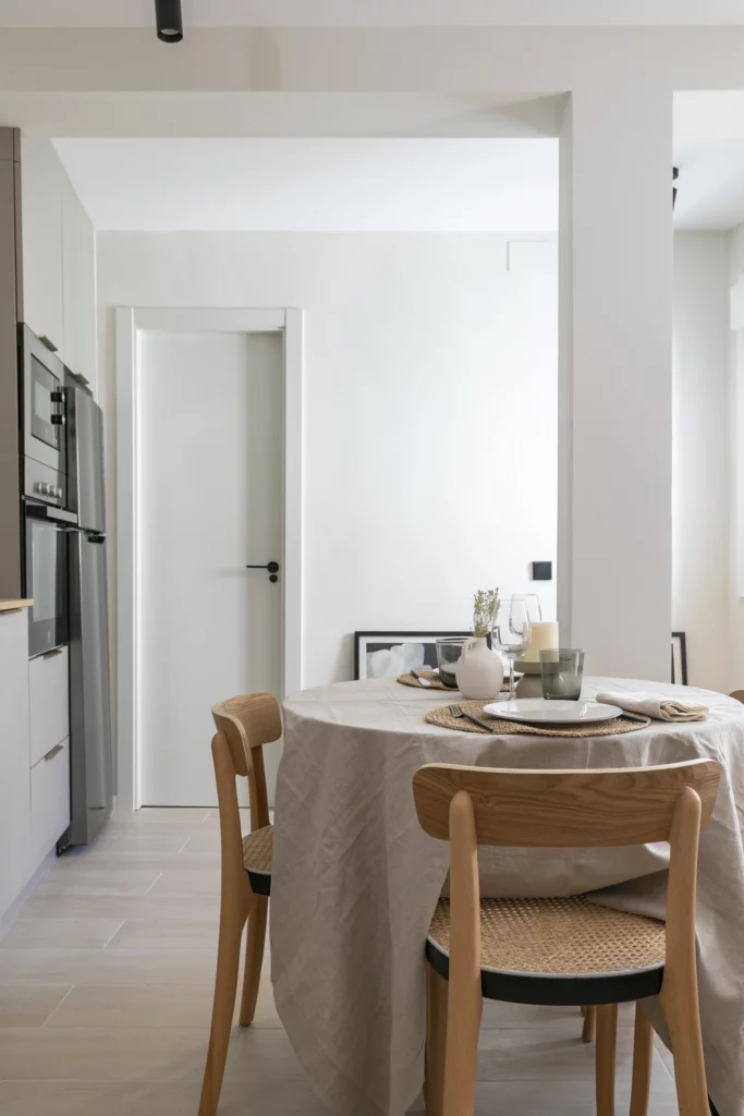 Reforma de piso estilo Minimalista en barrio Universidad, Madrid