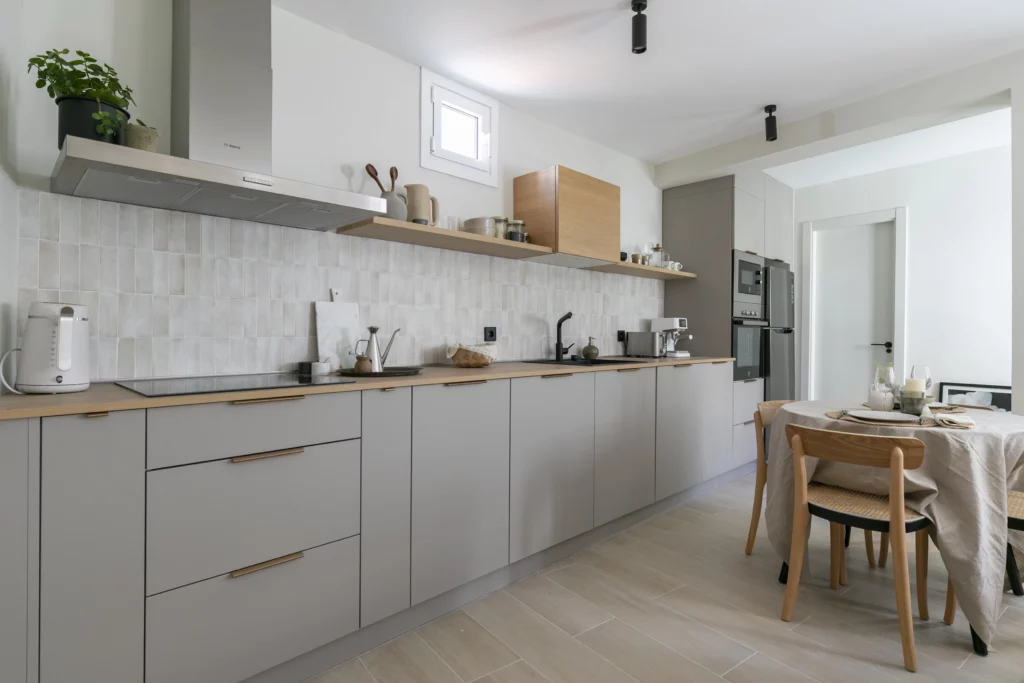 Reforma de piso estilo Minimalista en barrio Universidad, Madrid