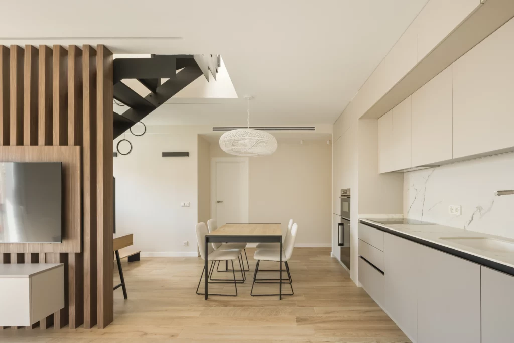 Reforma de piso estilo Industrial en Port Saplaya, Valencia